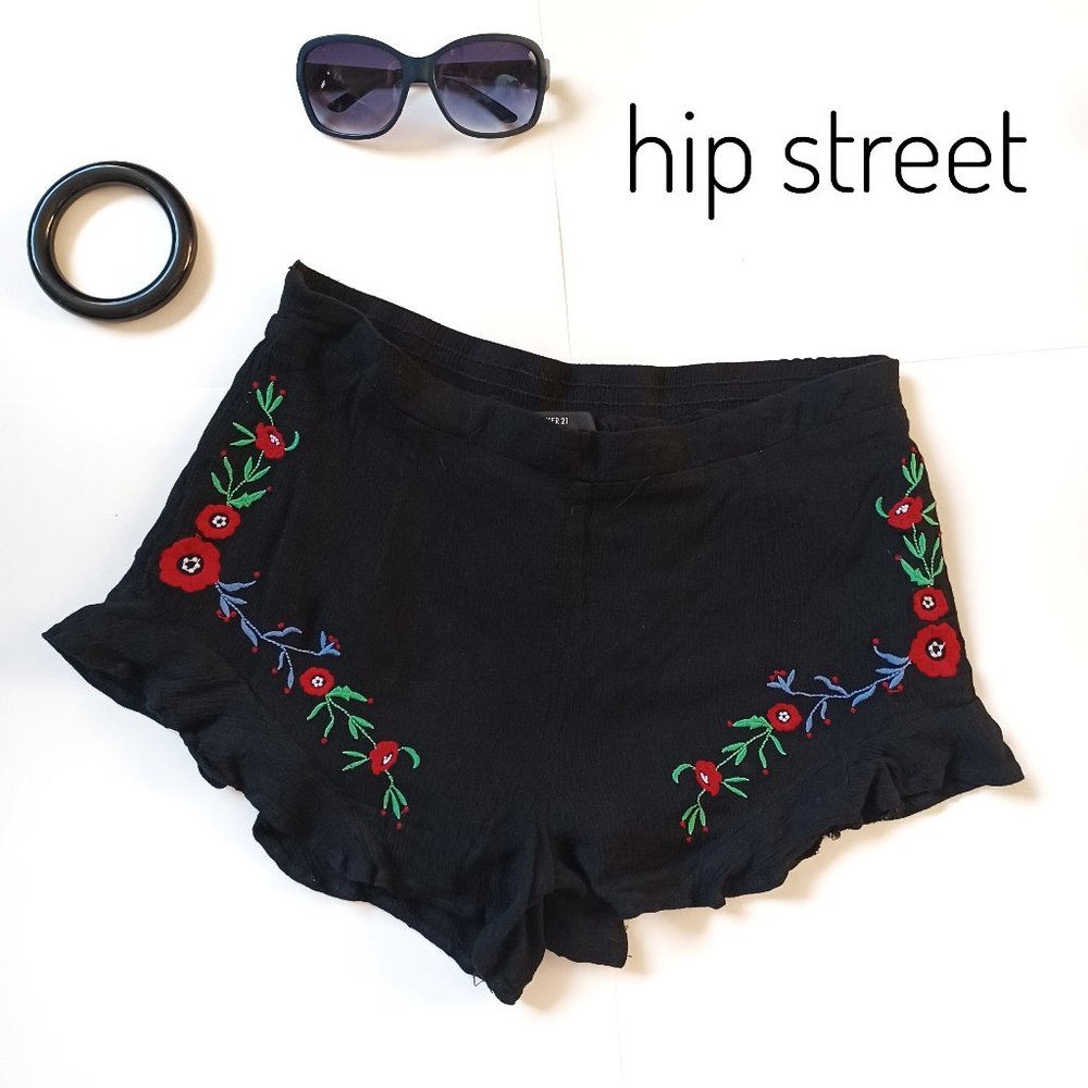 FOREVER 21 Shorts Floral Embroidered Ruffle Hem High Waist Festival Event M